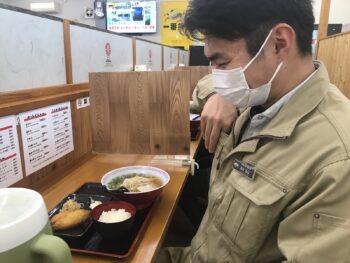 ランチは牛骨ラーメン🍜